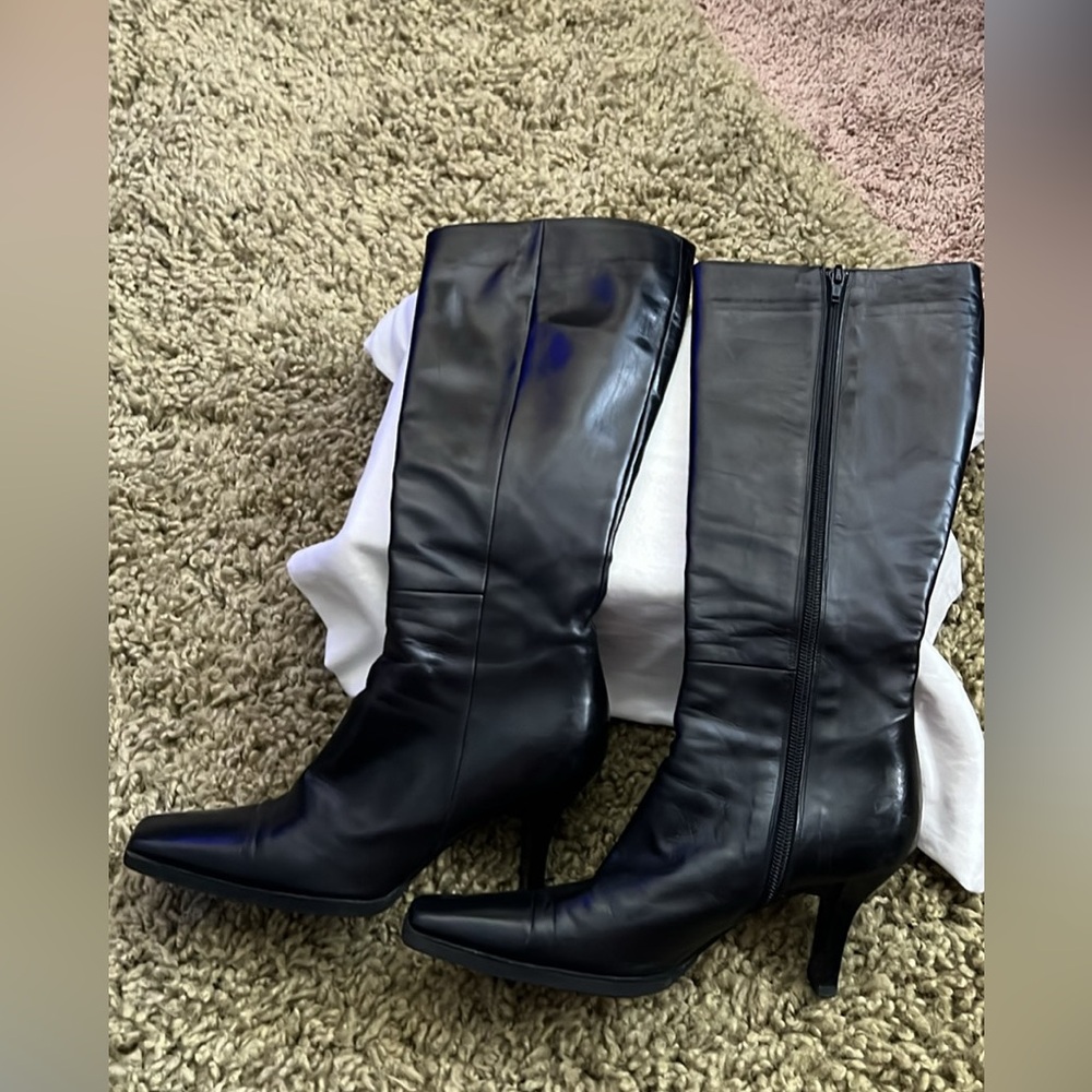 Tall black boots size 6